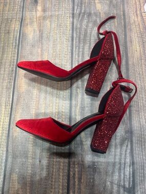 Red Velvet & Glitter Block Heel Women's Pumps